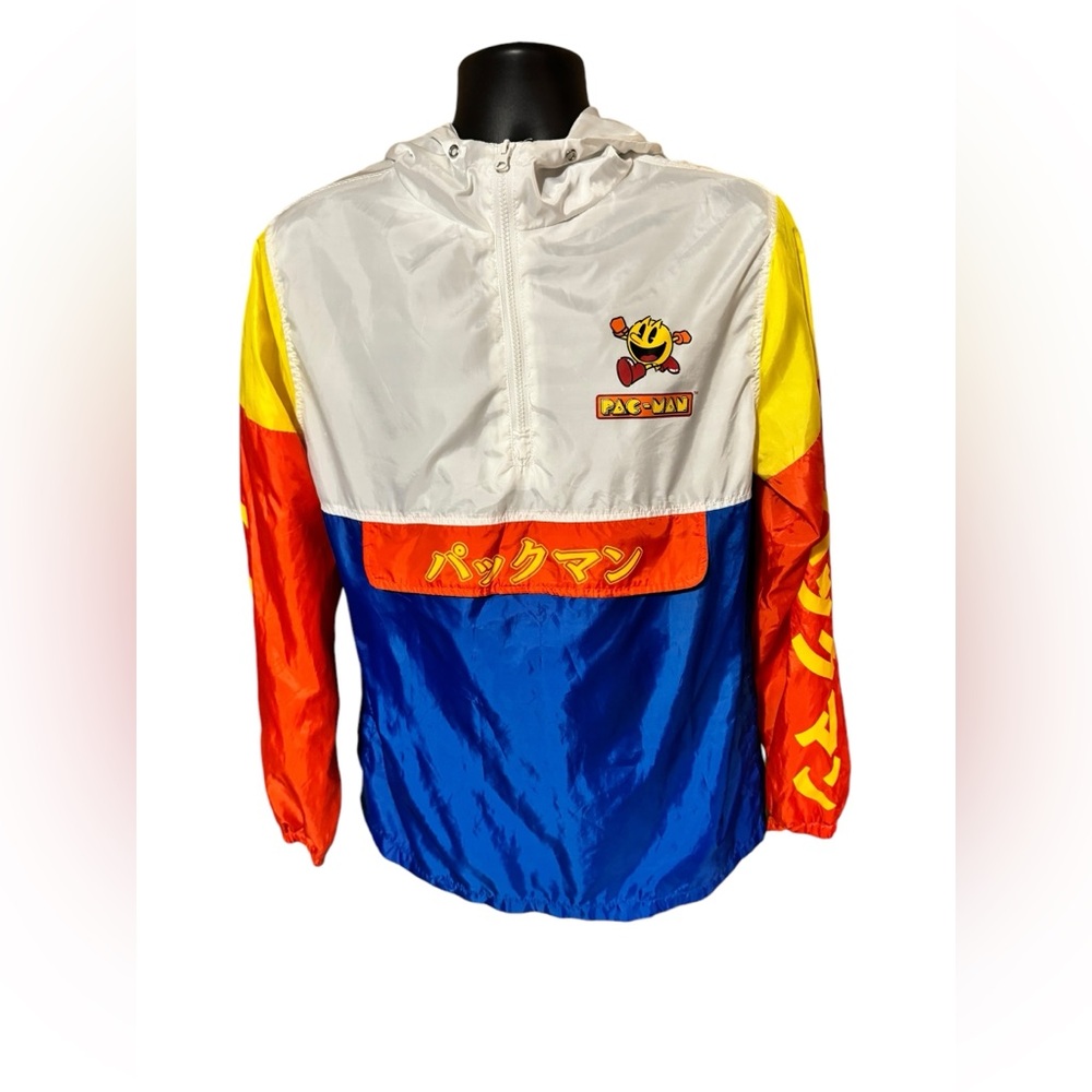This Pac-Man jacket is a classic pullover windbreaker style. Mens large